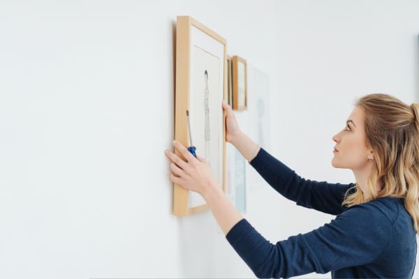 Cost of Picture Hanging Service in Pataskala